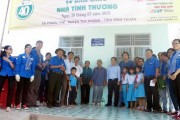 Báo CAND và Công ty Duy Lợi trao quà các gia đình khó khăn tại Bình Thuận