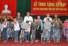 Trao tặng học sinh nghèo hiếu học tỉnh Thanh Hóa 100 xe đạp